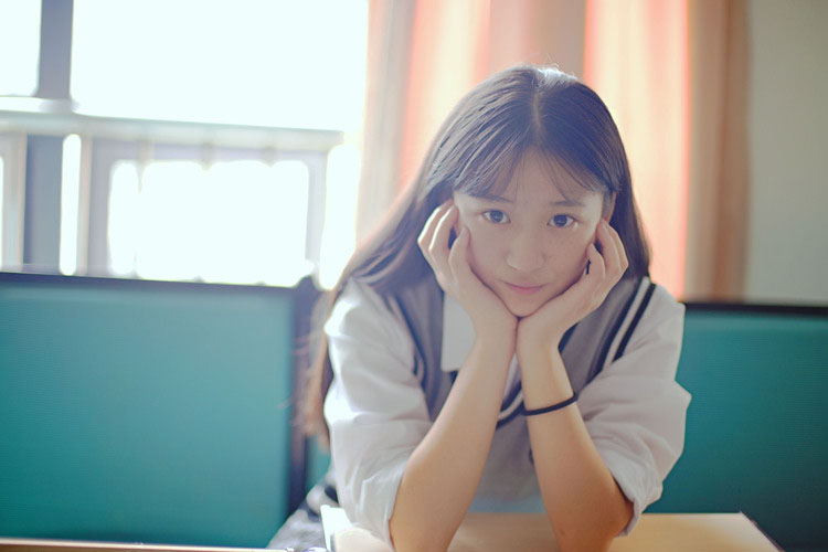 那个女孩悄悄的偷走了我的心