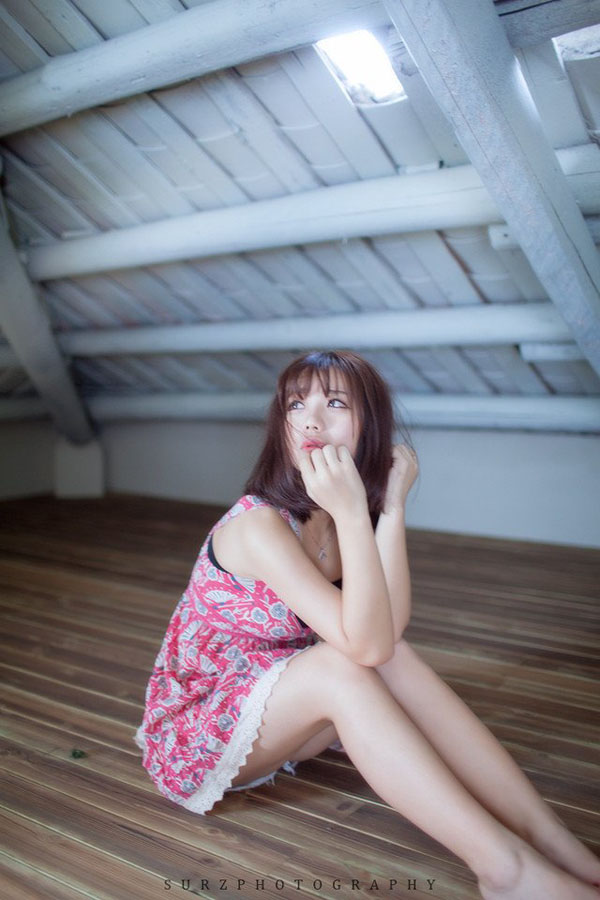 美色女孩楚楚动人的私房写真