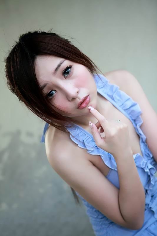 粉嫩少女户外清纯生活写真