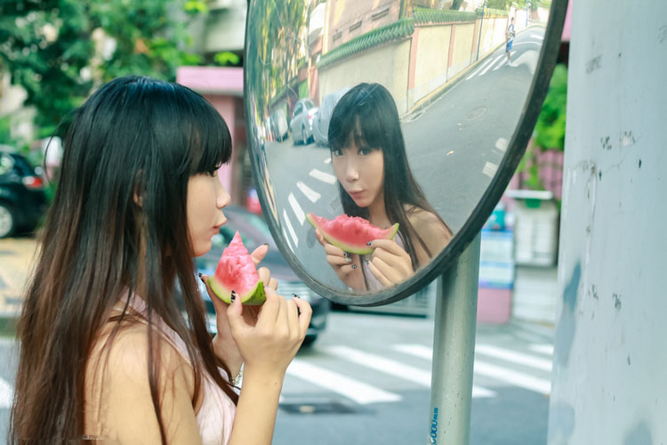 清纯萌萌的西瓜妹街拍