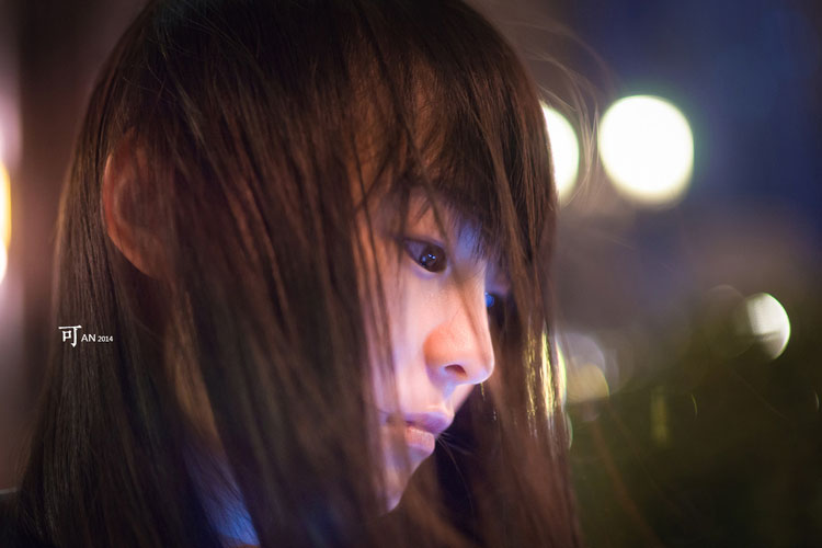 可爱美女的街头的俏皮