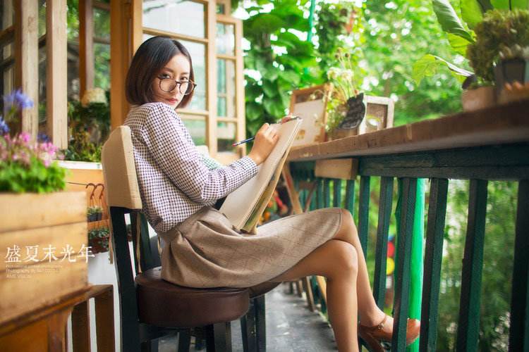 清纯女孩盛夏末光年