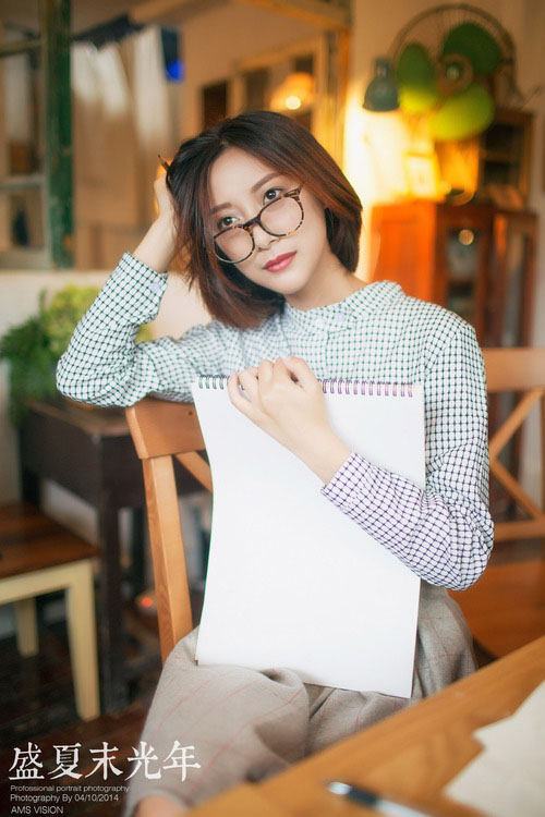 清纯女孩盛夏末光年