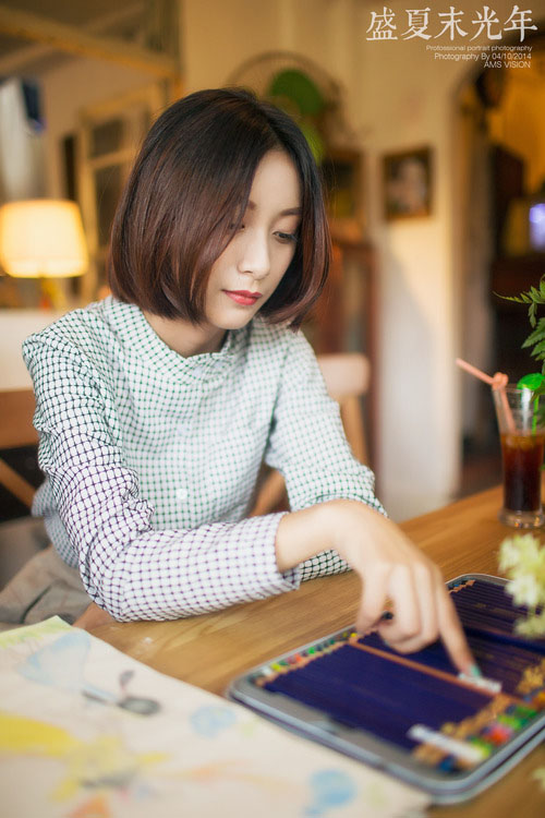 清纯女孩盛夏末光年