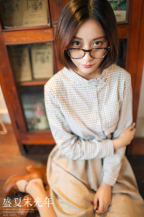 清纯女孩盛夏末光年