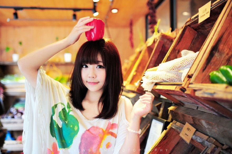 清纯可爱的女生快乐的夏日