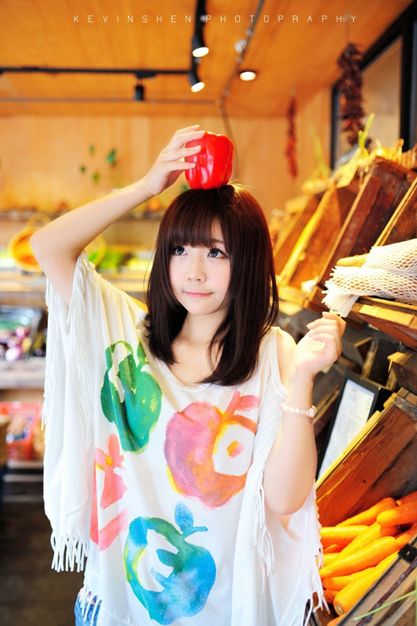 清纯可爱的女生快乐的夏日