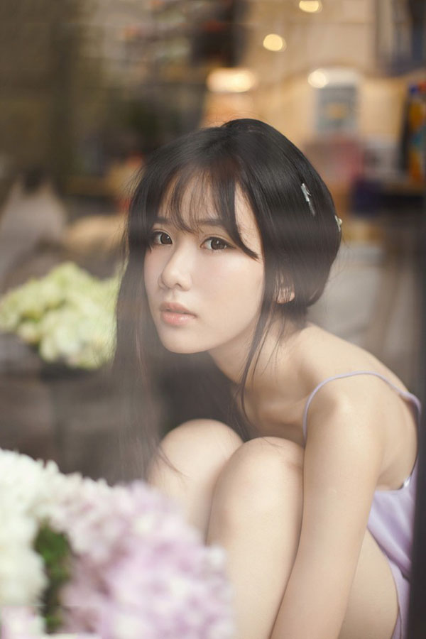 爱上蔷薇花的纯美姑娘