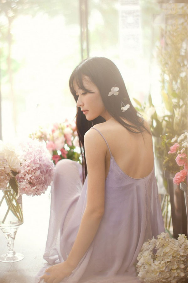 爱上蔷薇花的纯美姑娘