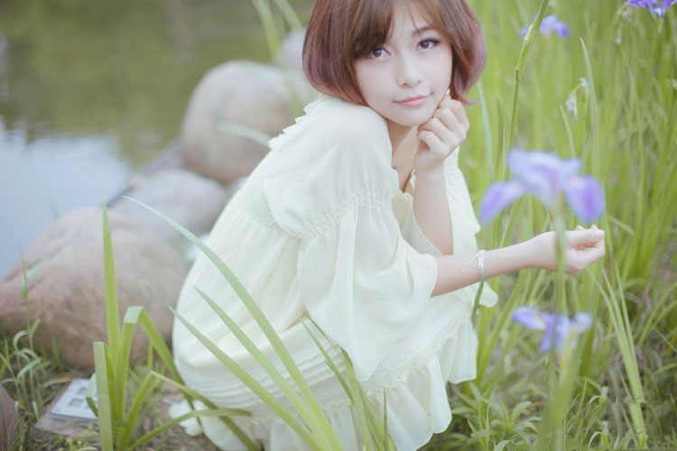 花草巷中的清纯少女