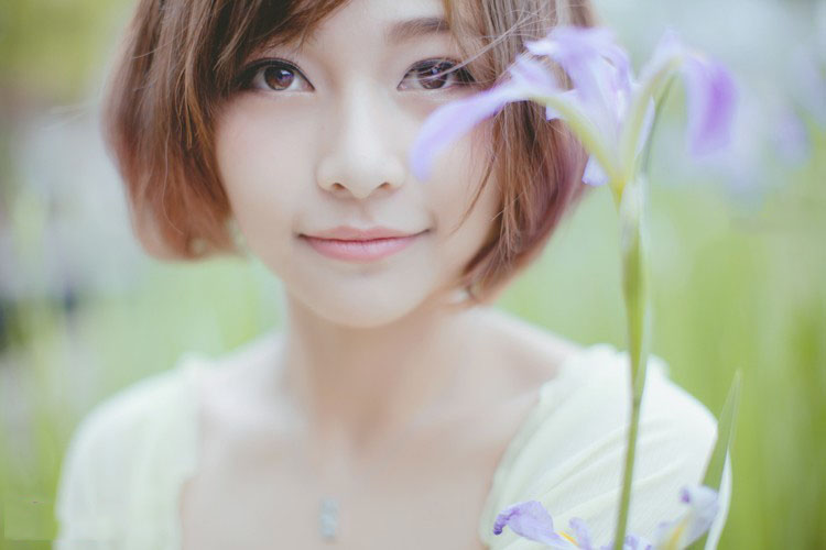 花草巷中的清纯少女