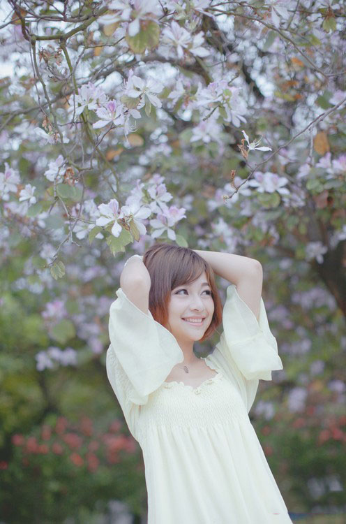 花草巷中的清纯少女