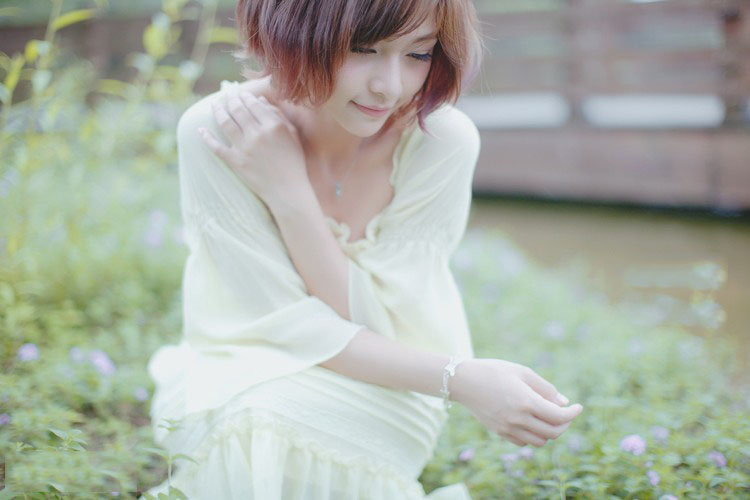 花草巷中的清纯少女