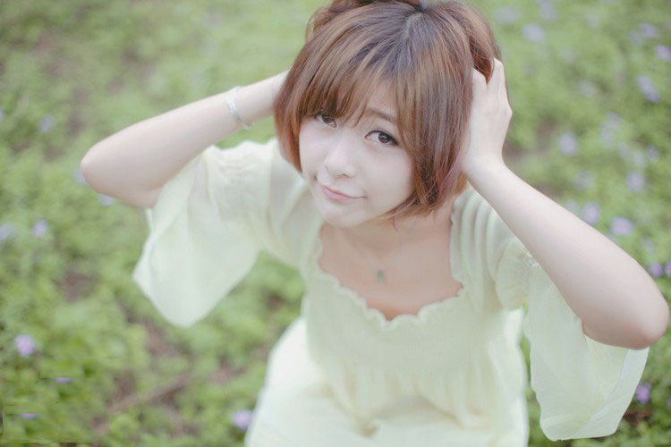 花草巷中的清纯少女