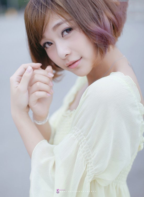 花草巷中的清纯少女