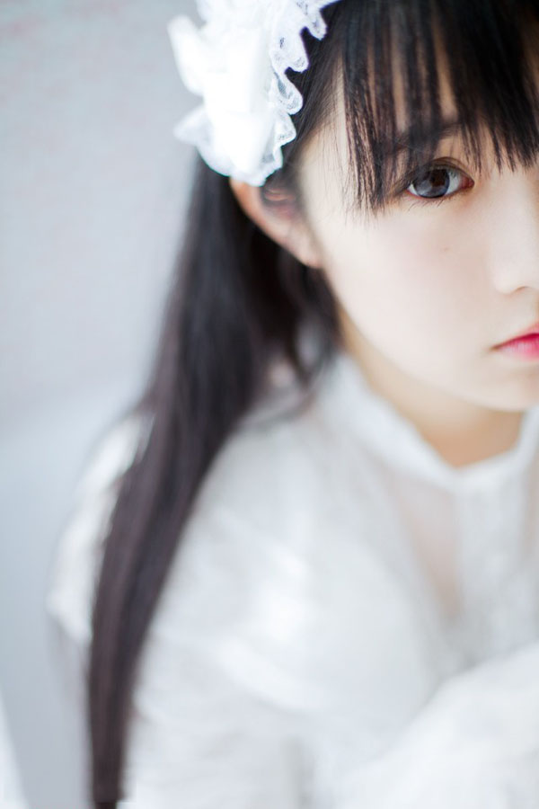 白色纯美姑娘的私房照