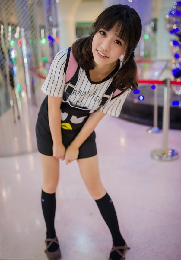 甜美女生萌动的街拍