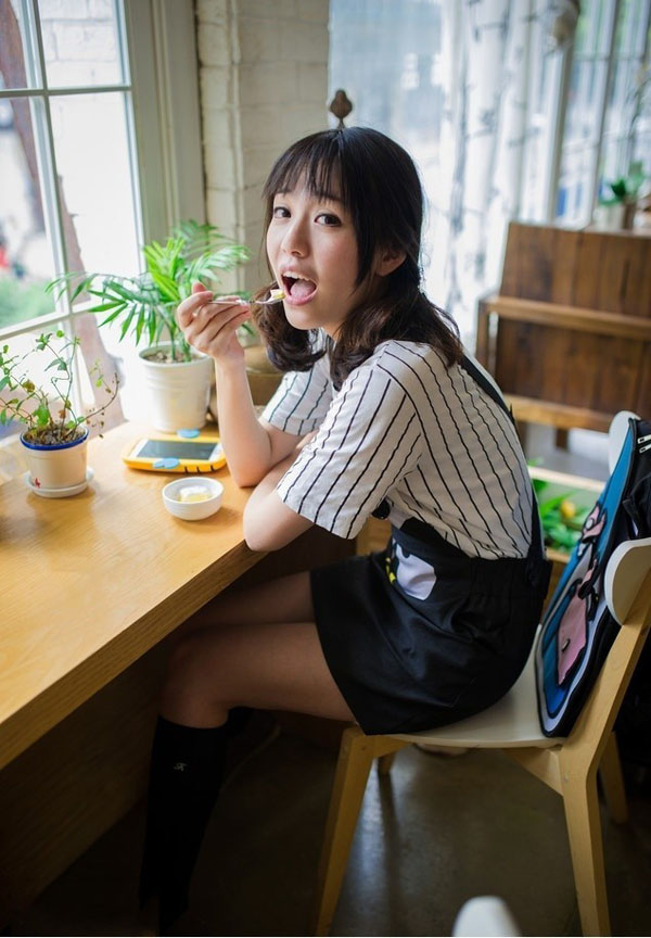 甜美女生萌动的街拍