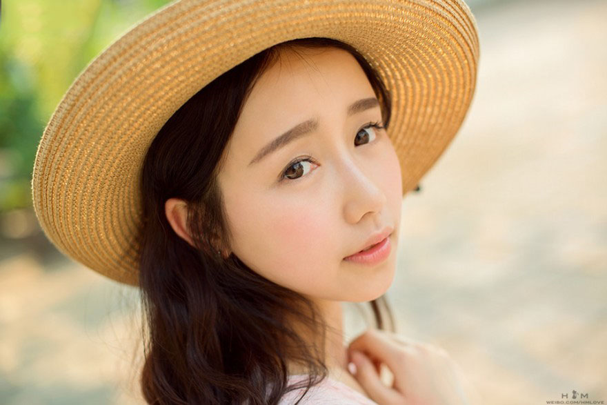 笑颜如花的纯美少女