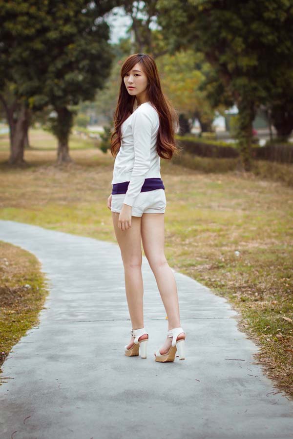 清晨早安的甜美少女