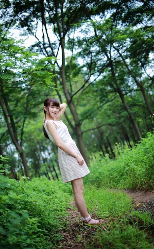 清纯MM美丽女生户外写真
