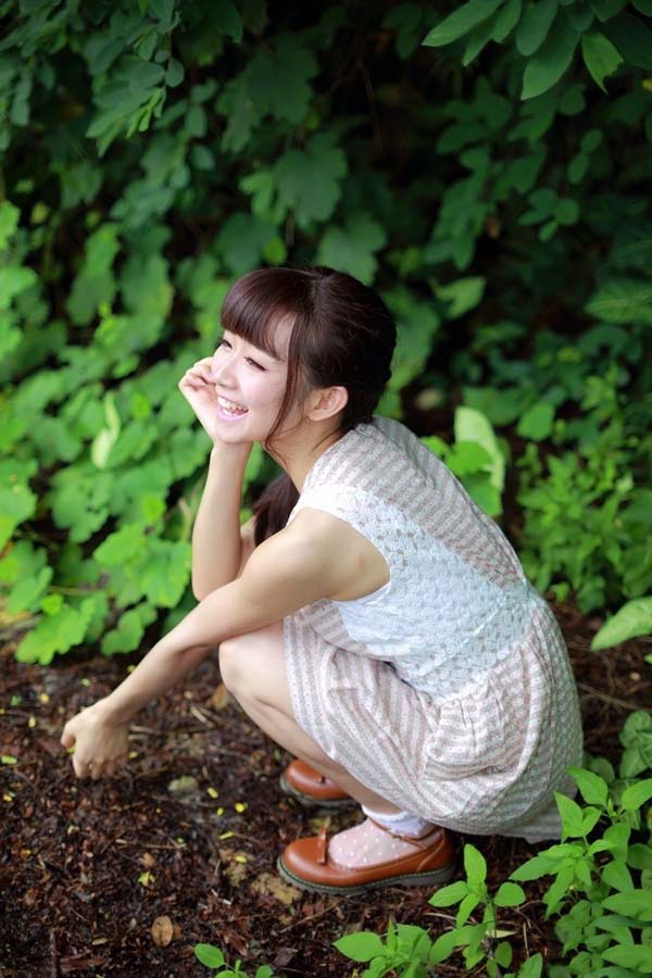 清纯MM美丽女生户外写真
