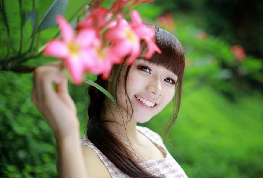 清纯MM美丽女生户外写真