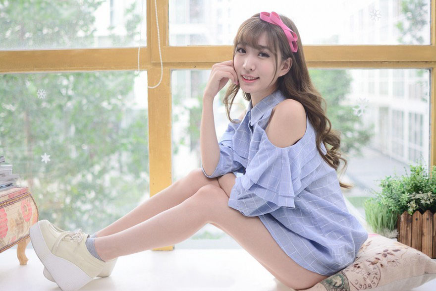 夏日午后的清新少女