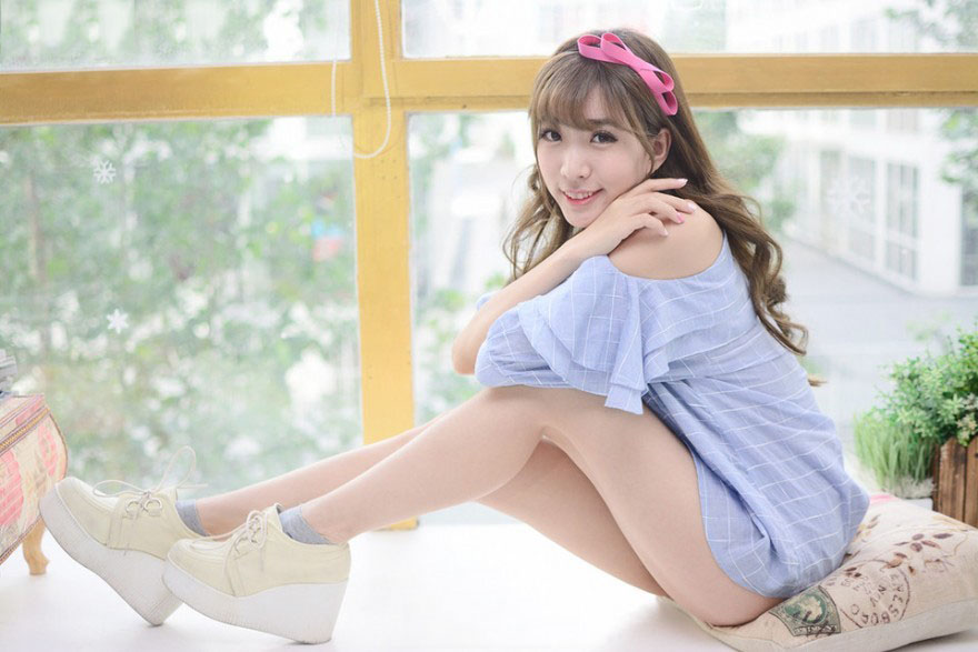 夏日午后的清新少女