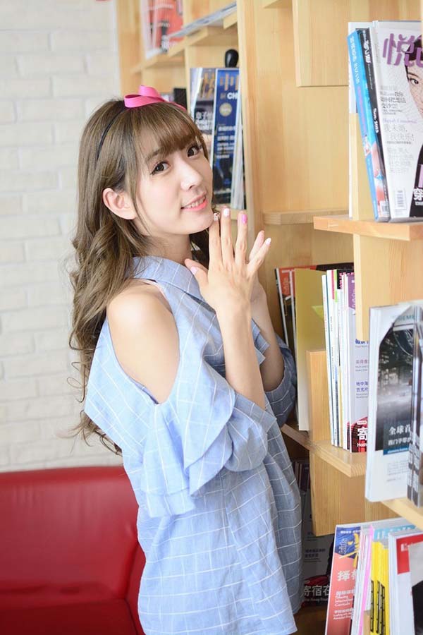 夏日午后的清新少女