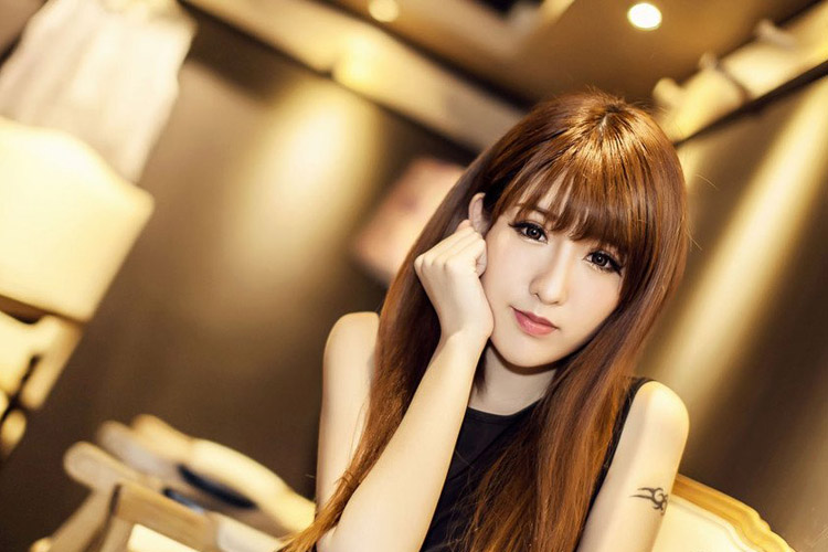 清纯美女复古书店唯美写真