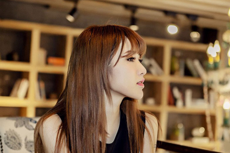 清纯美女复古书店唯美写真