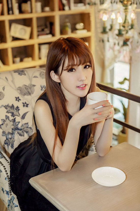 清纯美女复古书店唯美写真