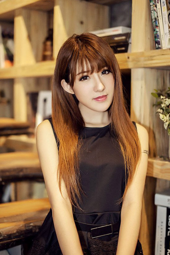 清纯美女复古书店唯美写真