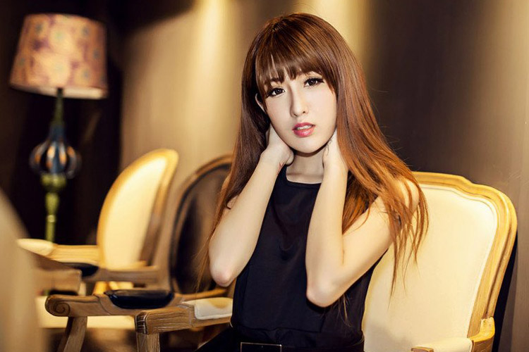 清纯美女复古书店唯美写真