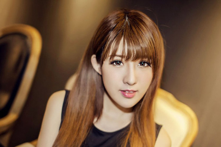 清纯美女复古书店唯美写真