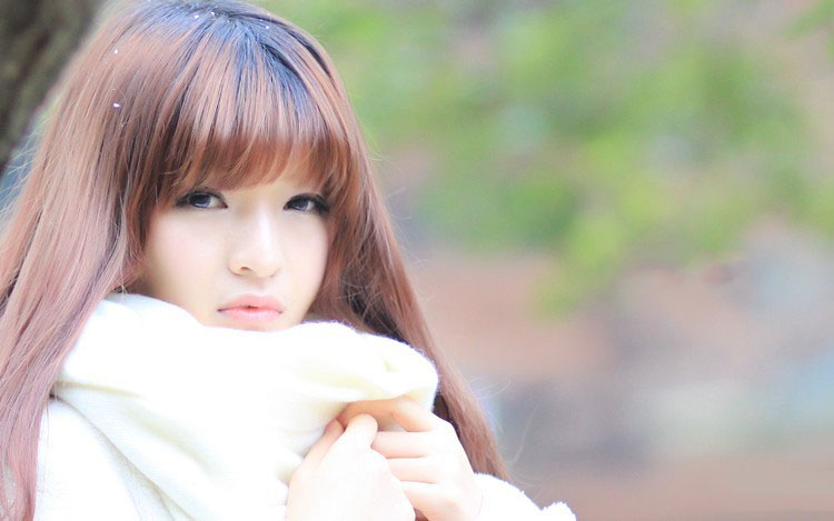 被风吹起的少女长发