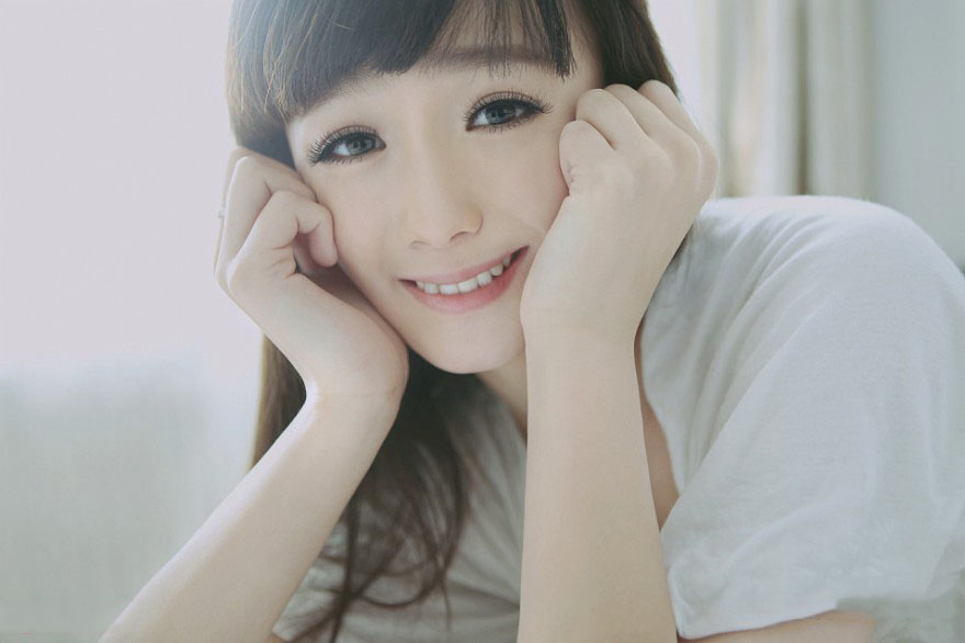 清纯少女舒服的下午时光