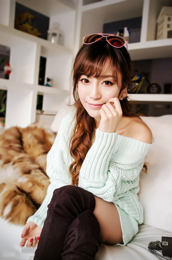 Monica美艳诱人的悠闲午后