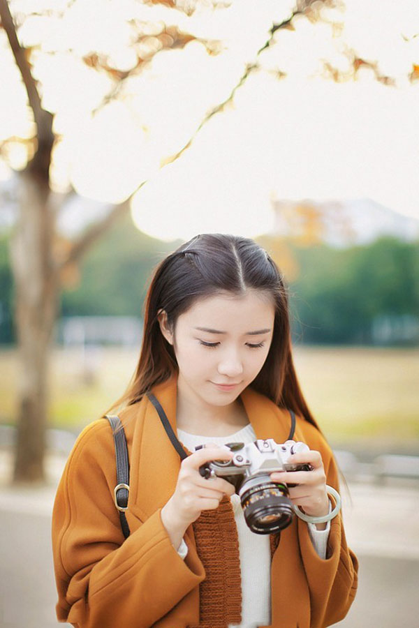 秋天下的清纯小猫仙女