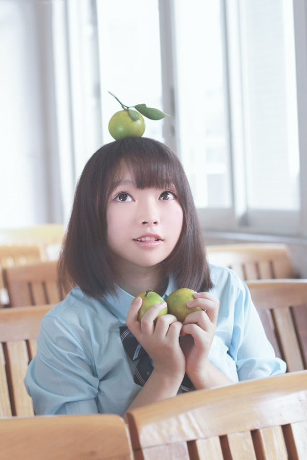 冬日清纯可爱的小橘子少女