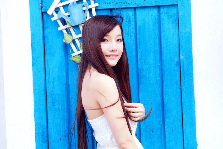 夏日微风吹起的撩人长发