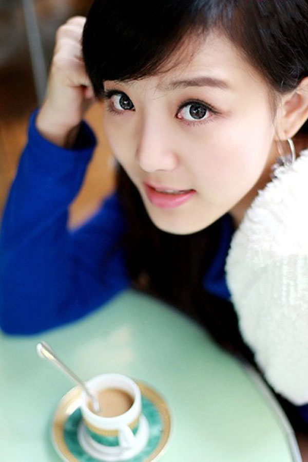 chilli氧气美女迷人微笑