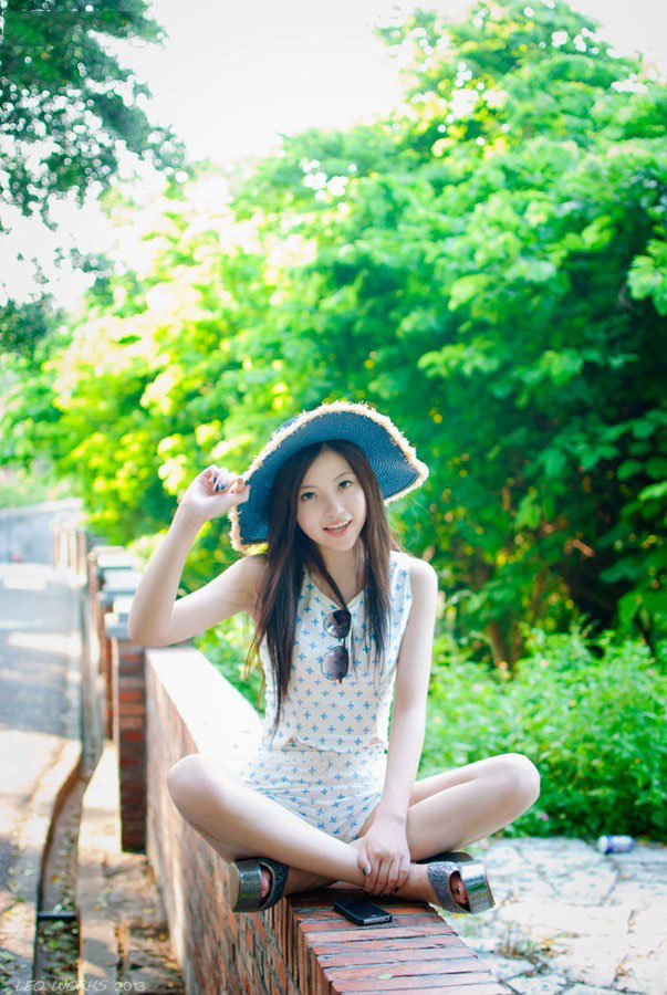 清纯邻家女户外唯美写真