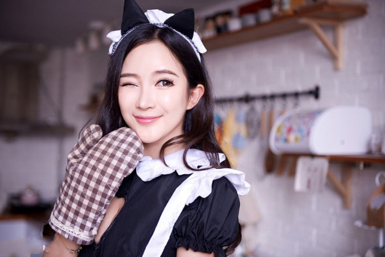 跟俏皮女仆约会