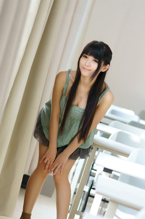 乖乖女小露深沟