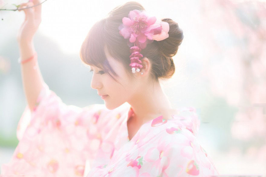 美丽如画的和服少女