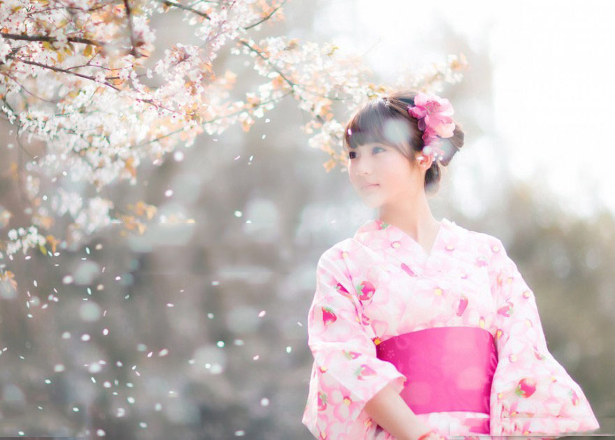 美丽如画的和服少女