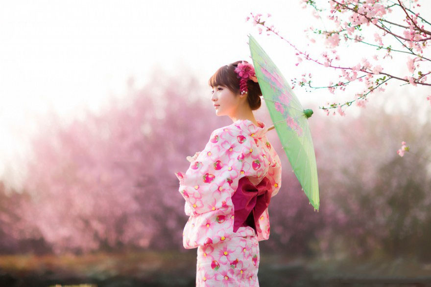 美丽如画的和服少女