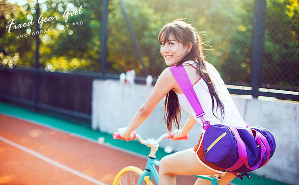 阳光活力女孩的户外甜美写真